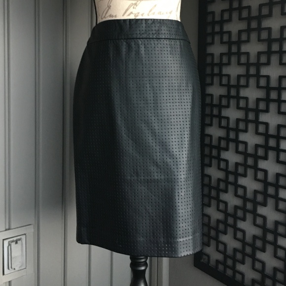 Banana Republic Dresses & Skirts - Sexy Banana Republic Pleather Pencil Skirt - 8